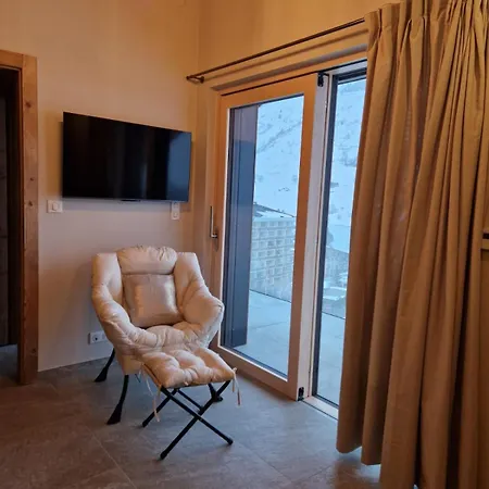 Le 4 Apartment *
