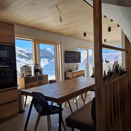 Le 4 Apartment
